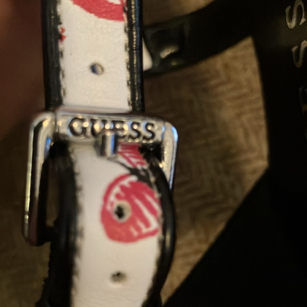 Guess - Picture 7 of 8